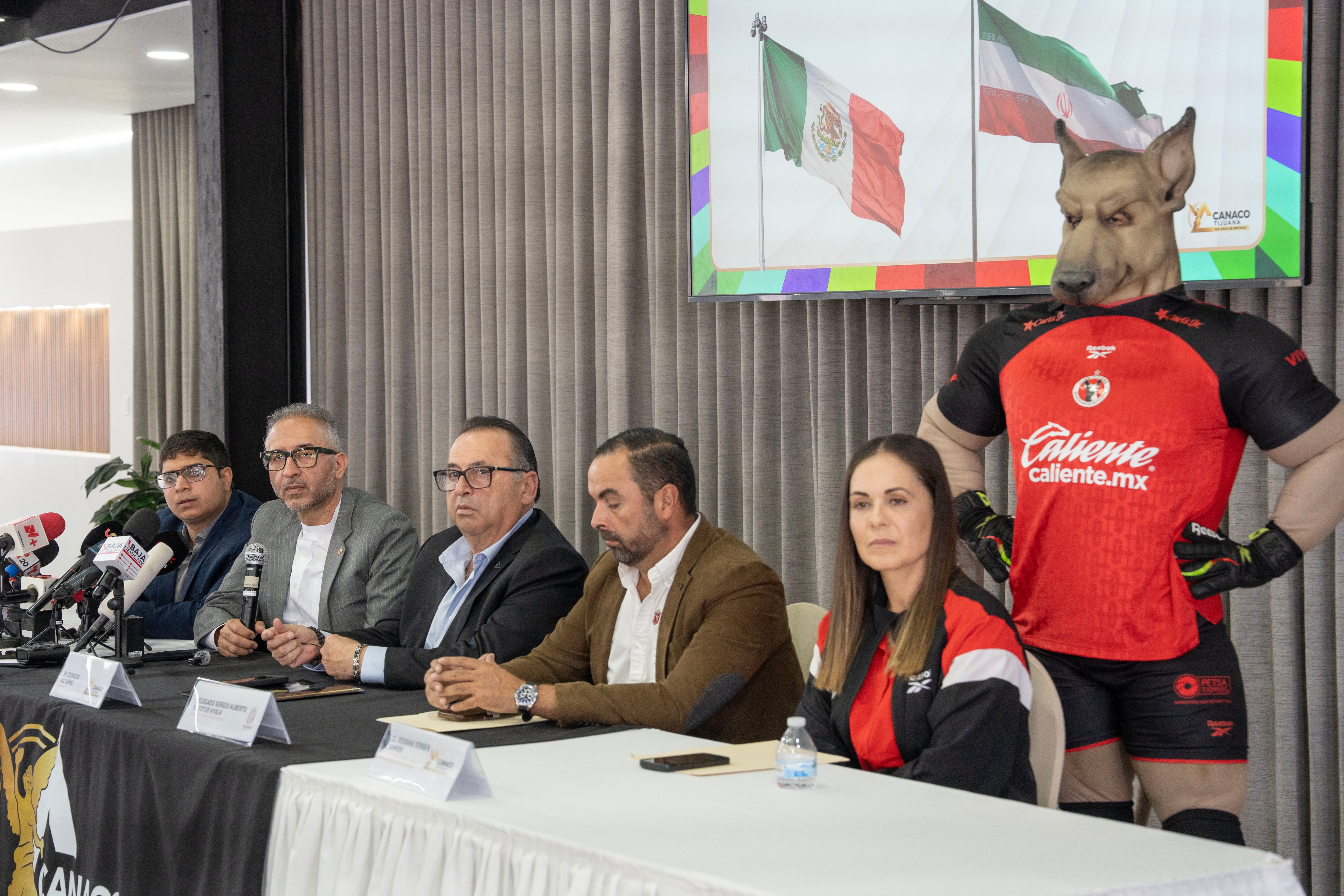 Conferencia de prensa sobre los preparativos de llegada de la selección de fútbol iraní a Tijuana.