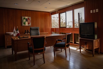 La oficina de Luis Donaldo Colosio en la sede del PRI en Ciudad de México, vista el 14 de marzo de 2024. El despacho no ha sido modificado desde hace 30 años, y será abierto como un museo para los integrantes del partido.