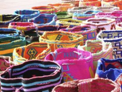 Mochilas artesanales en Riohacha, Colombia.