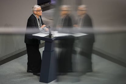 La escritora y superviviente Ruth Klüger, en el Bundestag alemán en 2016, durante el 71º aniversario de la liberación del campo de Auschwitz.