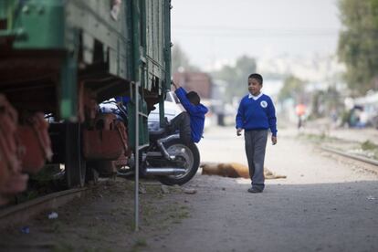 La Secretaría de Educación Pública les da 15 pesos (1 dólar) por niño al día para comprar alimentos, aunque en este ciclo han contado mal y la cantidad está prevista para 23 niños, cuando son en realidad 28.