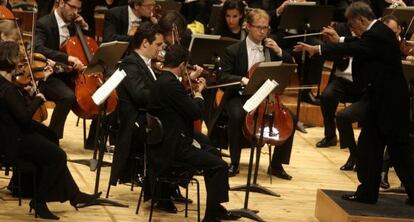 La Orquestra de la Comunitat Valenciana con Zubin Mehta a la batuta.