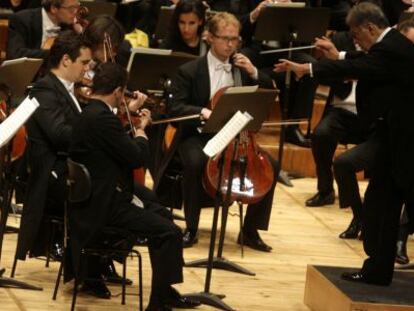 La Orquestra de la Comunitat Valenciana con Zubin Mehta a la batuta.