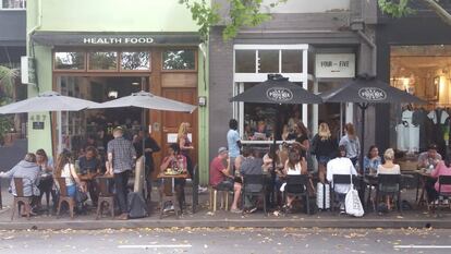 Terrazas de restaurantes en Crown St, Surry Hills.