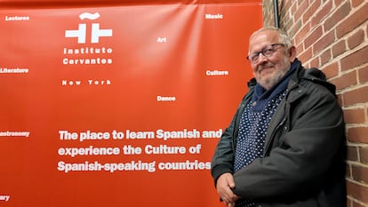 El periodista y poeta Juan José Téllez, encargado de abrir las actividades conmemorativas de Espinel, posa en el Instituto Cervantes de Nueva York.
