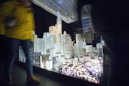 'Medicine City', de Antti Pussinen y Martta-Kaisa Virta, instalada en el parque de la Explanada, en Helsinki.