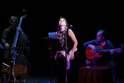 La cantante María Lavalle, ayer durante su actuación en el teatro Häagen-Dazs Calderón.