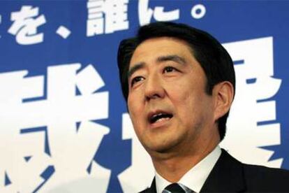 Shinzo Abe, en su primera rueda de prensa como líder del Partido Liberal Democrático, el miércoles en Tokio.