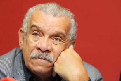 Derek Walcott, ayer, durante su participación en el VII Festival Internacional de Poesía Ciudad de Granada.