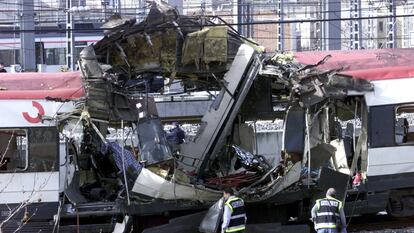 Uno de los vagones atacados en el 11-M, a la entrada de la estación de Atocha.