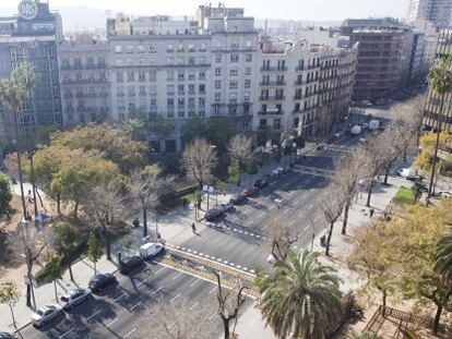 La calle de Aragó a la altura de la plaza Letamendi, a media mañana un día de la semana pasada.