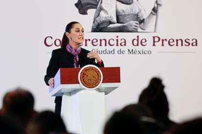 Claudia Sheinbaum habla durante una conferencia de prensa este viernes, en el Palacio Nacional de Ciudad de México.