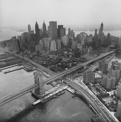 Vista aérea de Manhattan. Fotografiada por Danny Lyon en 1967.