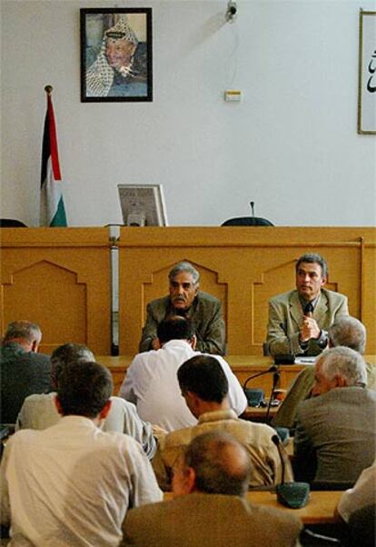 Líderes de varias facciones palestinas, reunidos en el Parlamento de Gaza.