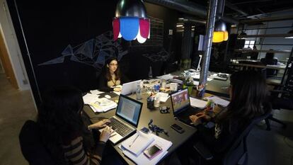 Los emprendedores encuentran más apoyos en el exterior.