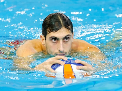 Unai Aguirre, durante un calentamiento en Dubrovnik, durante el Europeo de Waterpolo.