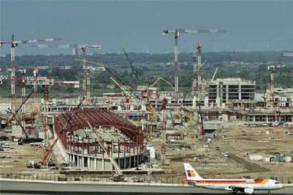 Obras de la nueva terminal de pasajeros del aeropuerto de Barcelona.