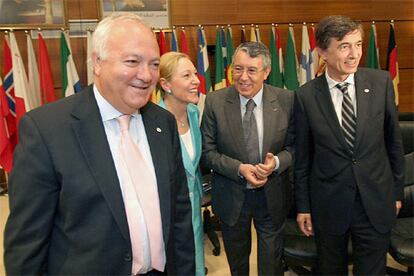 Los ministros de Exteriores de España, Marruecos y Francia, y la comisaria europea de Relaciones Exteriores, en la cumbre de Rabat.