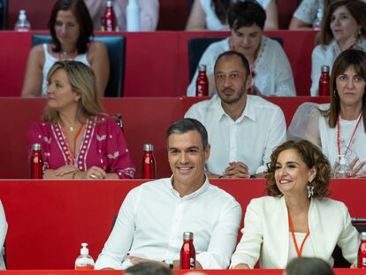 Pedro Sánchez y María Jesús Montero, en el comité federal del PSOE de finales de julio.