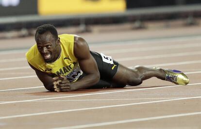 Usain Bolt se ha lesionado en el medio de la carrera y terminó entre lágrimas. Bolt no ha podido retirarse de la competición con una medalla. 