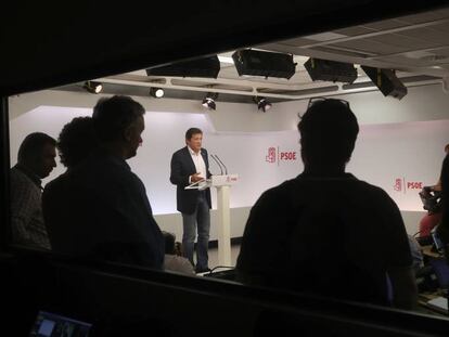 Rueda de prensa de Javier Fern&aacute;ndez, presidente de la comisi&oacute;n gestora del PSOE.  