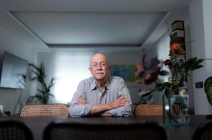 Andrés Ortega, en su casa de Madrid, el pasado 20 de junio.