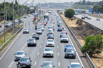 Tráfico congestionado en la A-6, en Madrid, a principios de agosto.