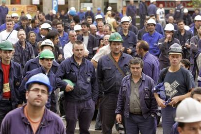 Obreros de Navantia concentrados ante el astillero.
