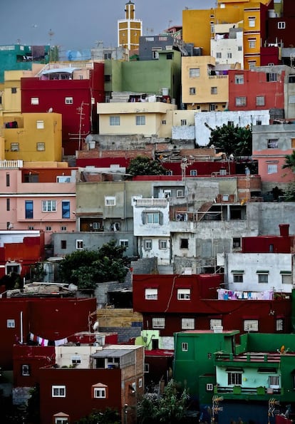 Una imagen de la barriada del Príncipe Alfonso captada desde el hospital Universitario. El trazado del Príncipe recuerda a las favelas de Río de Janeiro, ciudades paralelas donde no entran la Policía ni los servicios públicos.