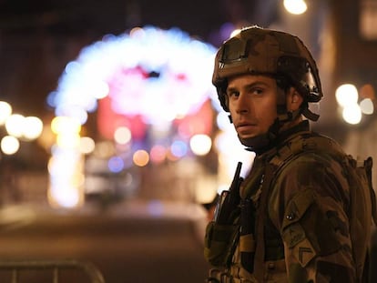 Un militar en las calles de Estrasburgo, este miércoles después del tiroteo.