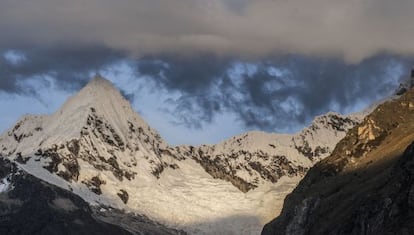 Como en otras zonas del mundo, el retroceso glaciar avanza en la Cordillera Blanca. El cambio climático lo agudiza y puede aumentar el riesgo de desastres.