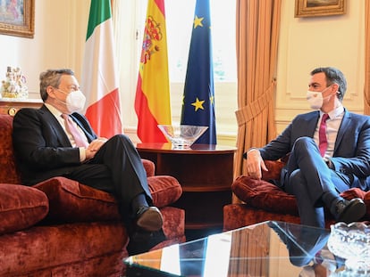 El presidente del Gobierno, Pedro Sánchez, y el primer ministro italiano, Mario Draghi, en una reunión en Barcelona el pasado mes de junio.