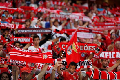 Imagen de la afición del Benfica, segundo clasificado de la Liga de Portugal.