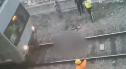 Imagen del tren antes de pasar por encima del cadáver. 