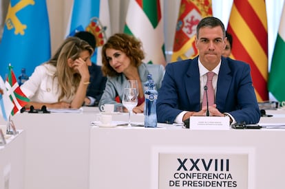 Pedro Sánchez, María Jesús Montero y Yolanda Díaz, momentos antes del inicio de la Conferencia de Presidentes.