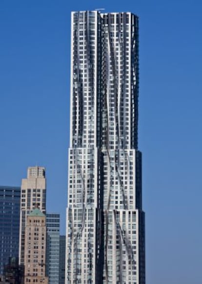 Rascacielos de Frank Gehry inaugurado en la calle Spruce en 2011.