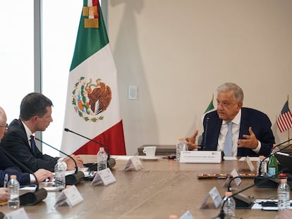 López Obrador en una reunión con Pete Buttigieg y Ken Salazar en Palacio Nacional (Ciudad de México), el 7 de junio.