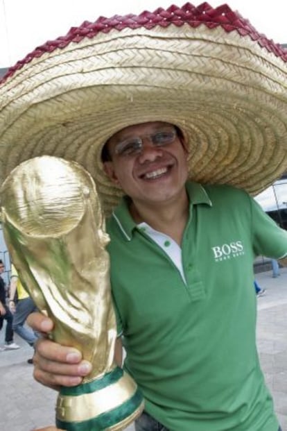 Un turista mexicano en Fortaleza (Brasil) este lunes.