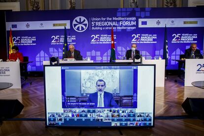 Un momento de la intervención telemática de Felipe VI en el Foro de la Unión por el Mediterráneo (UpM), celebrado en Barcelona.
