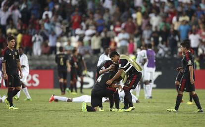Los jugadores de México se lamentan por su derrota
