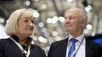 El expatriarca de Volkswagen Ferdinand Piëch y su esposa Ursula, en Hannover, Alemania, en 2014.