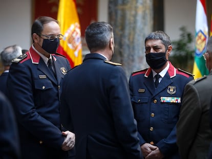 El comisario jefe de los Mossos, Josep María Estela  y el Mayor de los Mossos d'Esquadra, Josep Lluís Trapero.