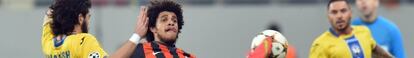Luiz Adriano, a la derecha, durante el partido contra el BATE.