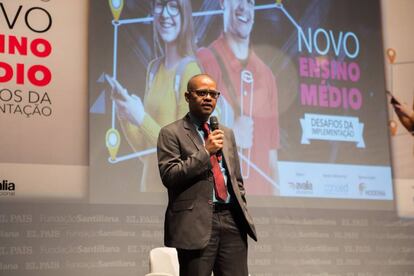 Ivan Siqueira, da C&acirc;mara de Educa&ccedil;&atilde;o B&aacute;sica, durante palestra nesta sexta.