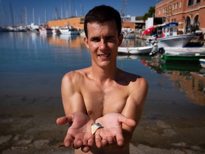 El pescador Joan Martorell, que va trobar una dent de tauró blanc quan treballava a la costa de Mallorca.