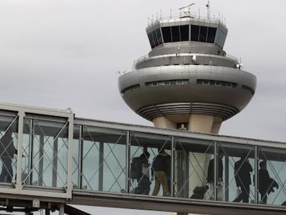 Vista de la torre de control del aeropuerto de Barajas, este mi&eacute;rcoles.