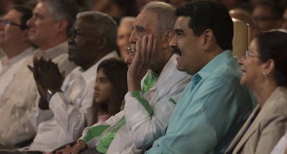 Fidel Castro junto a Nicolás Maduro y su esposa Cilia Flores, durante su 90 cumpleaños