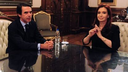 José María Aznar y Cristina Fernández, en la Casa Rosada (Buenos Aires) en junio de 2011.