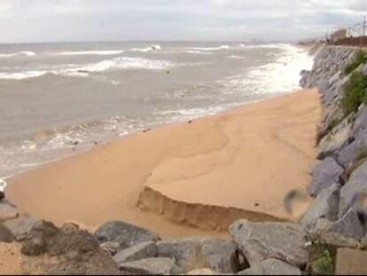 El temporal engulle muchas playas de la Costa Brava y el Maresme