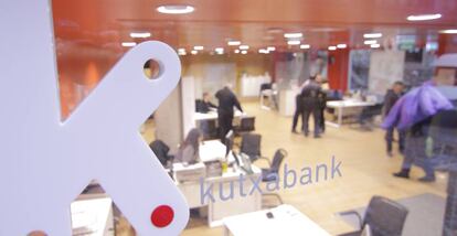 El acuerdo de Kutxabank y sindicatos incluye la consideración de las horas de formación como jornada laboral.